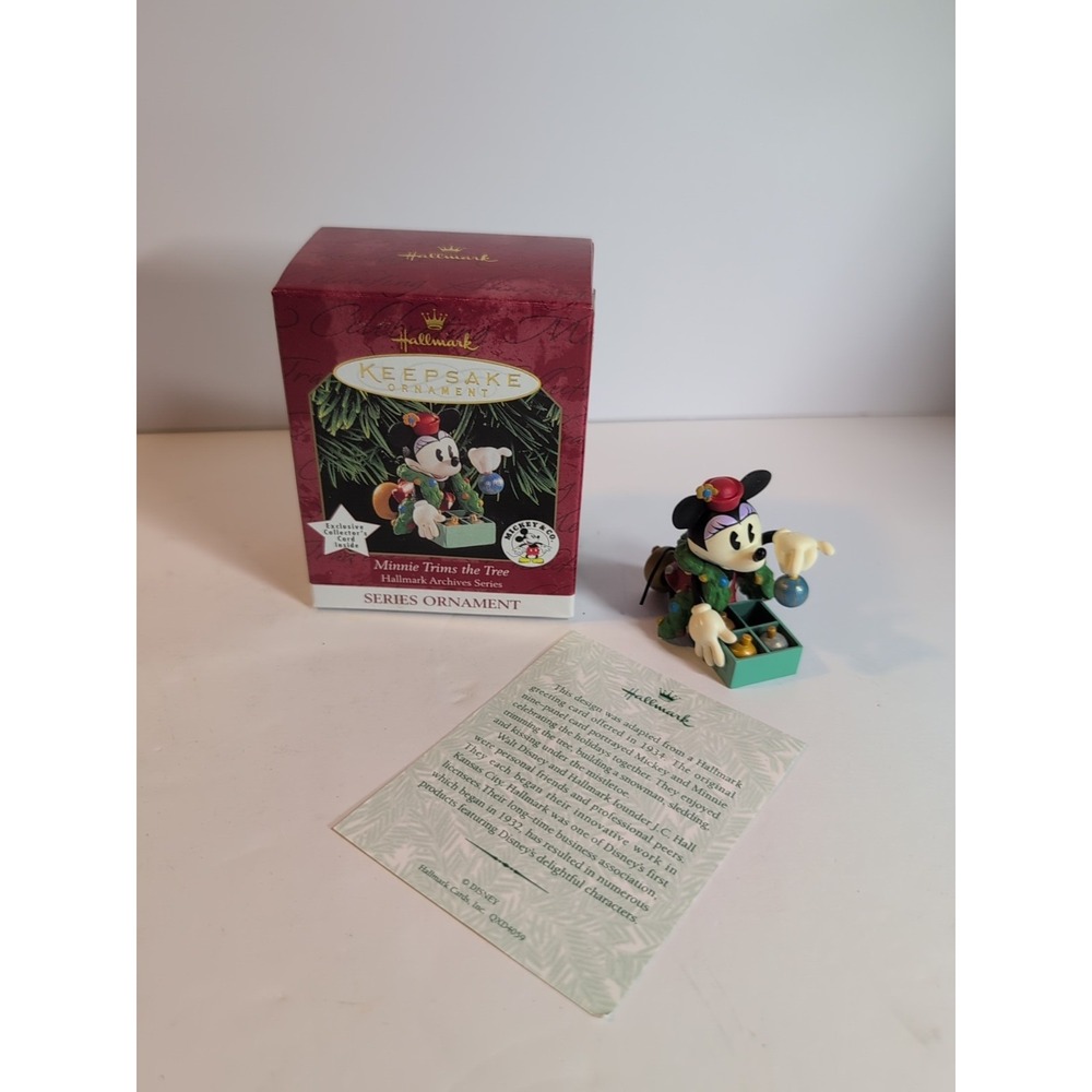 1999 Hallmark Keepsake Ornament Minnie Trims the Tree & Exclusive Collector Card